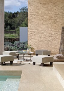 Pav&eacute; Wall Dolmen